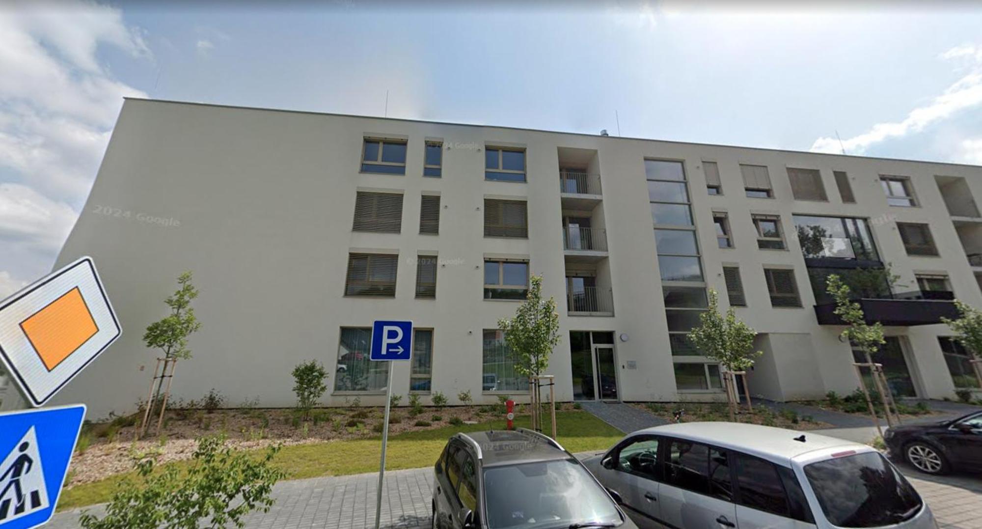 Alure Residences 9 & 24H Self Check-In, Private Parking In Front Of The Apartment Building Included, New Building, Terrace, The Apartment Building Has Its Own Park With A Lake And Outdoor Fitness, Children'S Playground, City Center Banska Bystrica Exterior photo